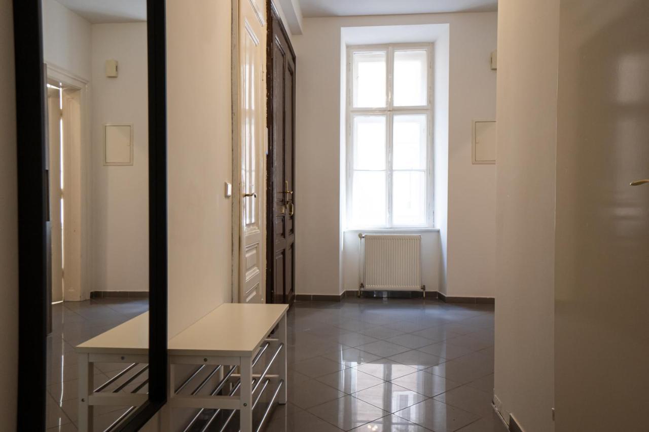 Central Spacious With A King-size Bed Apartment Wien